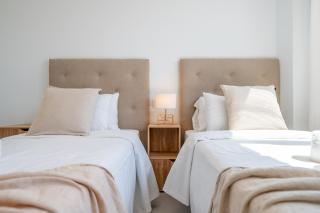 Luxury 3 BDRM Boutique Hideaway w Magical Views - 4