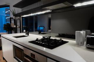 Luxury CBD LaTrobe Retreat 1BR Apt w Pool & Gym - 2