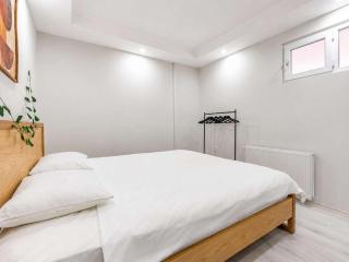 Bliss Modern 2BR City Center Stay - 2