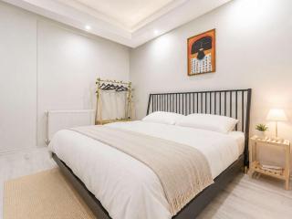 Stylish 2BR Elissa Apartment in City Center - 9