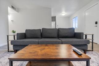 Spacious 2BR Comfort Retreat at Vineyard in Mesa - 1