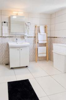 Hadrian Sol Modern 2BR Apartment with City View Opposite Old Town & Hadrian Gate - 2