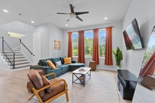 15 Mins NRG, Modern Home w/ 3 King Suites Garage - 5