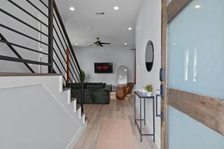 15 Mins NRG, Modern Home w/ 3 King Suites Garage - 7