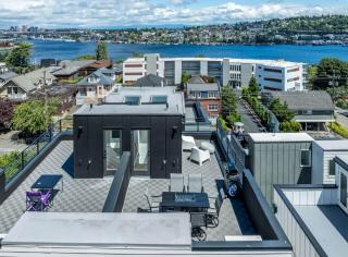 Upscale Seattle retreat: lake/skyline views/FIFA - 4