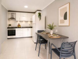 Hadrian Olive Flat by Maxi Homes Walk to Hadrian Gate - 1