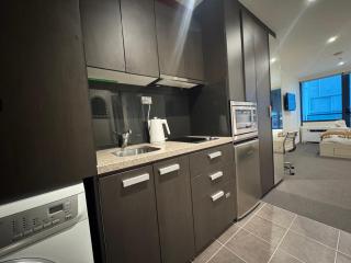 Cosy Central City Studio - Free Gym & Sauna - 6