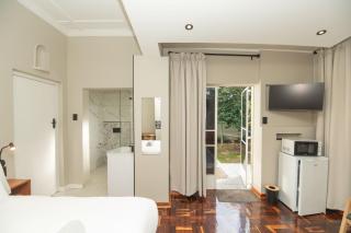 The Valley Escape - The Garden Court - 2