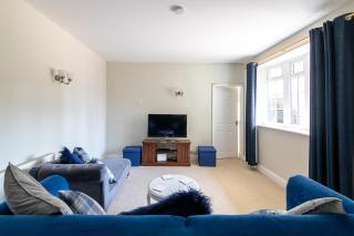 Elegant Village Stay Parking and EV Charger - 3