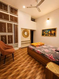 Divine Solace GF1 Stay near Kumbh Mela - 8