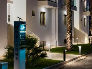 Latsis Suites - 8