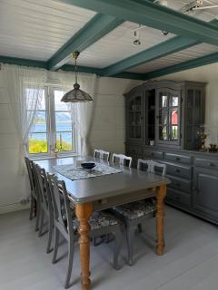 Traditional cabin in Lofoten - Seaside on a secluded street - 0