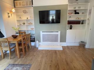 Queens - Cosy Central Apartment - JTAP Properties - 7