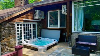 Cozy Riverfront Cottage - Pool, Hot Tub, 35 min NYC - 2