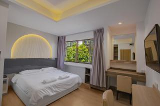 Royal Garden Home Hotel - 8