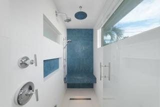Luxury House On The Beach in Charming South Sound - 7