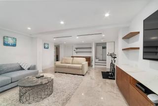 Luxury House On The Beach in Charming South Sound - 4