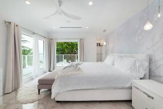 Luxury House On The Beach in Charming South Sound - 5