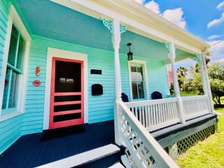 Adorable In Aqua Cottage - 6