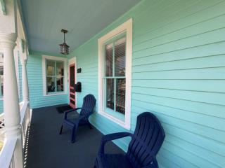 Adorable In Aqua Cottage - 4