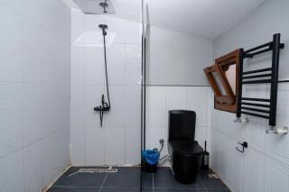 Large Standalone House - 4 Bedrooms -4 Bathrooms Private Terrace Balcony - 5