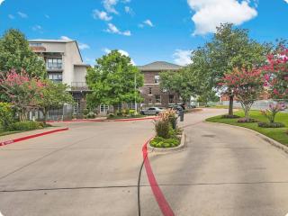 Modern Industrial Condo with Private Garage Queen Bed Workspace In-Unit Laundry - 8