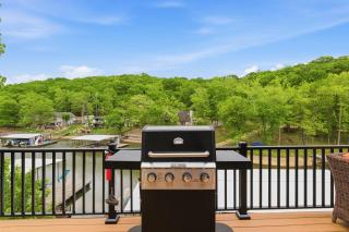 Lux Lakehouse w/ 2 Living Areas, Screened Porch & Dock Access at 22MM - 4
