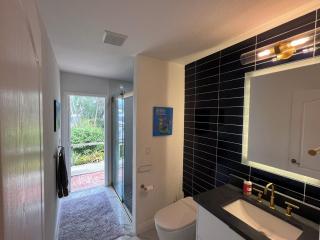 Modern 3-bedroom waterfront pool home in Manatee Bay with boat slip included - 8