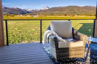 Upper-Level Living Stars HotTub Mtn Views Pets - 2
