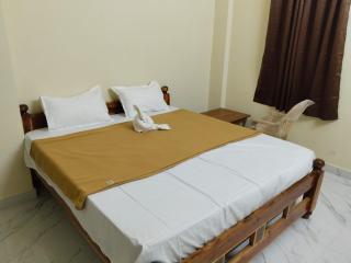 Mohnish Sai Home Stay & 7 Rooms - Central Location, Budget price - 3