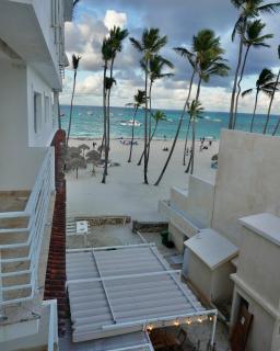 Oceanfront apartment in Los Corales - 1