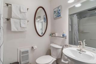 Panoramic Summerland Lake View Studio with Hot Tub - 1