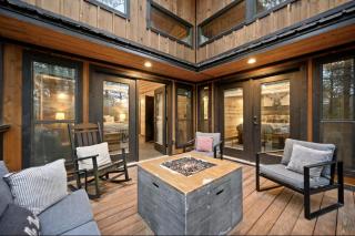 Pine Hill Lodge - Hot Tub, Fire Pit, Sleeps 14 - 1
