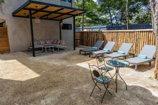 Nori Villas - Boutique Jungle Suites with Saltwater Pool, Tamarindo - 3