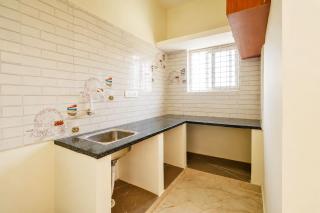 SPOT ON L N S Paying Guest House - 6