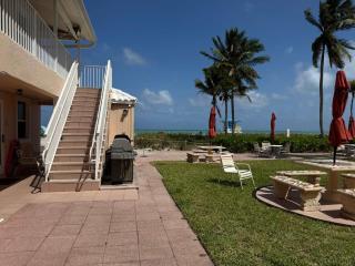 Beachfront Retreat in Hollywood Beach - 5
