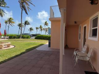 Beachfront Retreat in Hollywood Beach - 3