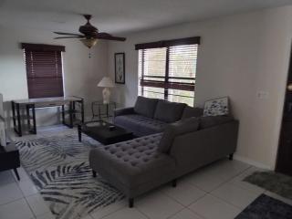 Affordable stay in Delray - 5