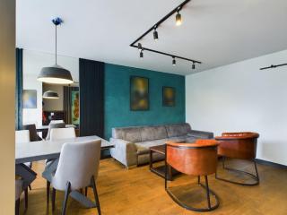 City Chic Apartment - Comfortable apartment #3 rooms #2 bathrooms #free parking #self check-in - 0