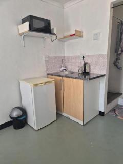 Urban Retreat Near UJ & Wits Fast Fibre & Secure Stay - 2