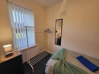 Modern 3-Bed House With Private Parking - 2