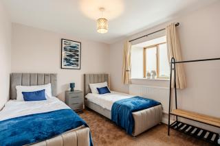 Spacious 3BR House in Blackburn, Garden, Free WiFi & 4-Car Parking - Blackburn - 6