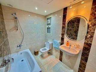 Luxury Duplex 4BR 4BR has pool Access Mall access - 3