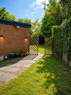 Charming semi-detached in an exclusive cul de sac - 3
