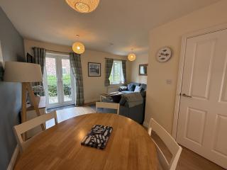 Seaside Cottage, The Bay, 2 bedrooms, patio, parking nearby, 2 dogs welcome - 7