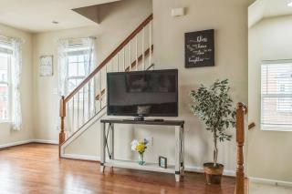 Upscale, Central & Cozy TH+ Families & Pets Parks - 2