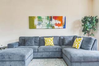 Upscale, Central & Cozy TH+ Families & Pets Parks - 4