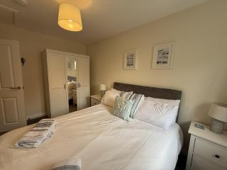 Seaside Cottage, The Bay, 2 bedrooms, patio, parking nearby, 2 dogs welcome - 3