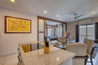 Dog-friendly Apartment with Rooftop Infinity Pool, Gym, Central AC & Balcony - 2