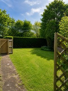Charming semi-detached in an exclusive cul de sac - 2